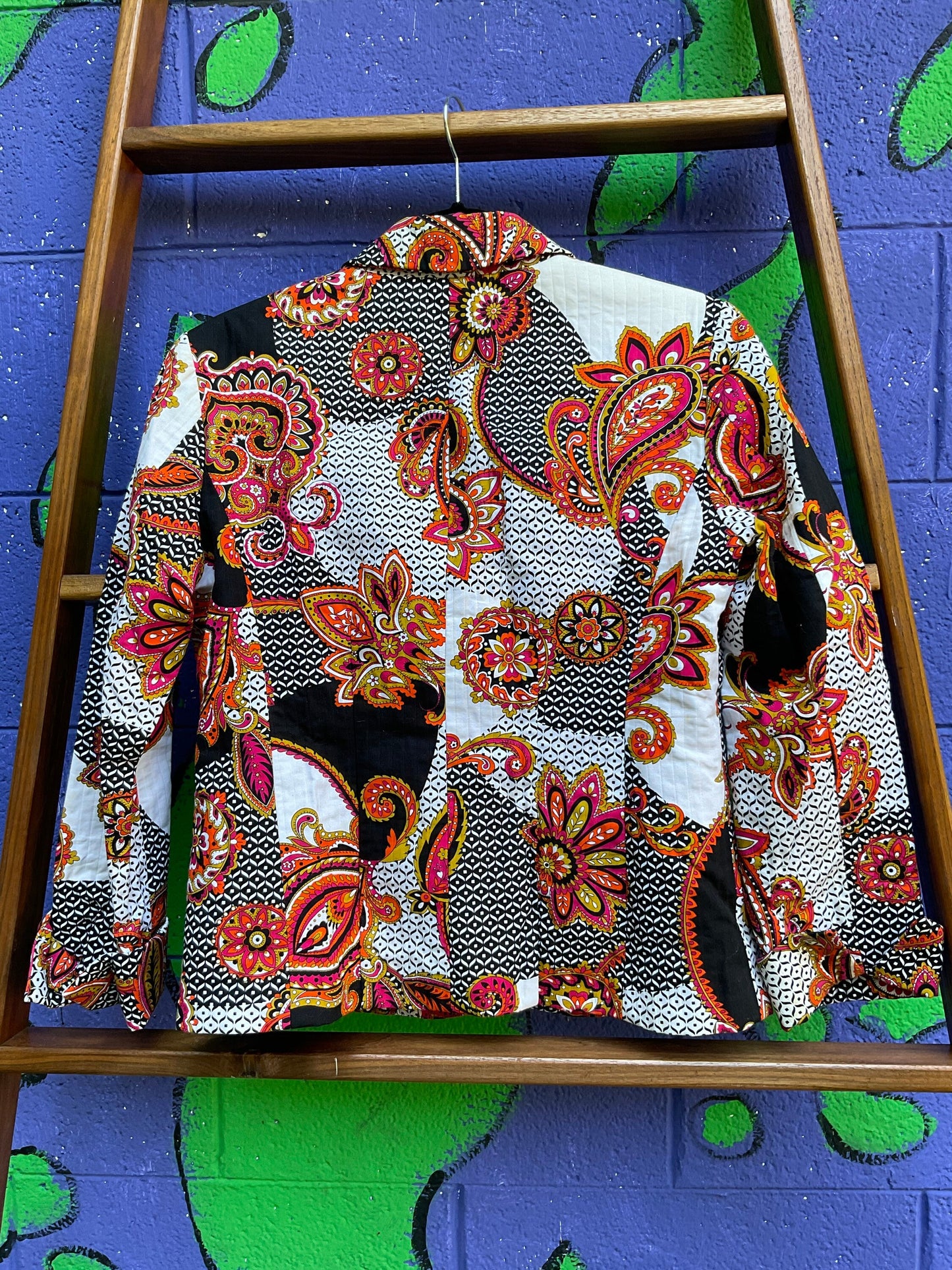 Tripp's Store / Orange, pink, black white quilted short paisley jacket // Size 0 // Chico's pink, orange, black and white paisley jacket