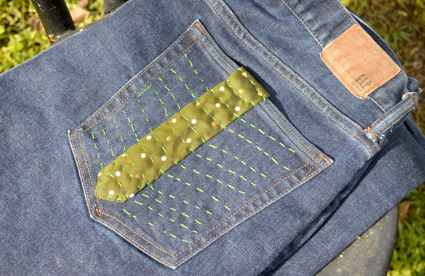 Tripp's Store / CLOTHING / Bespoke Vintage Gap jeans Size 16 36" x 32" Embroidered hand stitch one of a kind 90s Mom high waist dark wash denim jeans