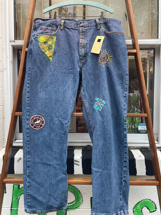 Tripp's Store / CLOTHING / Bespoke Wrangler high waist jeans // Size 12 // Size 40 x 30 // Embroidered hand stitch one of a kind 90s Mom cotton jeans